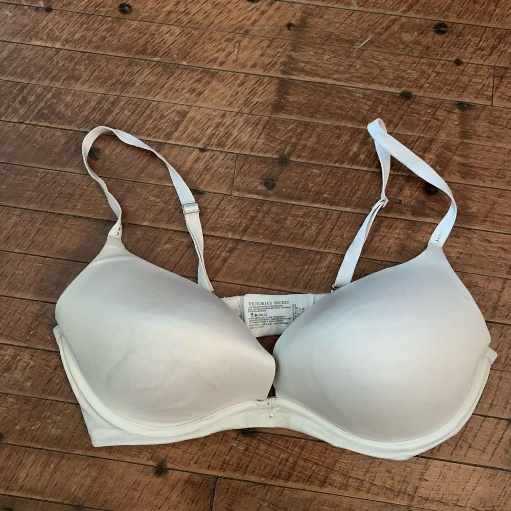 Victoria’s Secret nude bio fit 34DD push-up bra